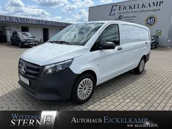 Weiß Gebraucht 2024 Mercedes Vito Van / Kleinbus | 34.391 € (Fairer Preis)