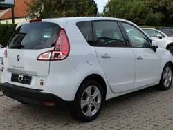 Weiß Gebraucht 2009 Renault Scénic III Dynamique Van / Kleinbus | 2.990 € (Fairer Preis)