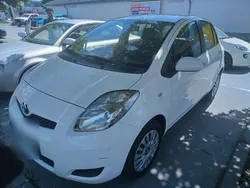 Weiß Gebraucht 2011 Toyota Yaris Cool Kleinwagen | 3.550 € (Fairer Preis)