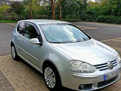 Silber Gebraucht 2007 VW Golf V Limousine | 5.700 €