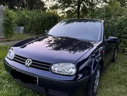 Blau Gebraucht 1998 VW Golf IV Kleinwagen | 1.250 € (Fairer Preis)