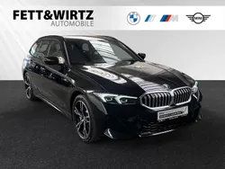 Saphirschwarz metallic Gebraucht 2024 BMW 330 M Sport Kombi | 41.790 €