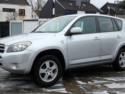 Silber Gebraucht 2006 Toyota RAV4 Sol SUV | 7.280 € (Etwas zu teuer)