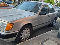 Silber Gebraucht 1987 Mercedes E300 Limousine | 5.999 €