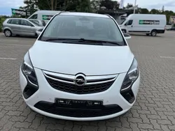 Weiß Gebraucht 2015 Opel Zafira Tourer Van / Kleinbus | 5.300 € (Fairer Preis)