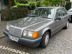 Grau Gebraucht 1986 Mercedes 200 Limousine | 3.200 €