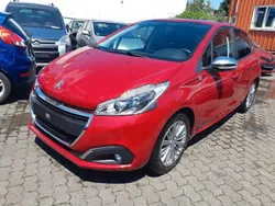 Rot Gebraucht 2017 Peugeot 208 Style Kleinwagen | 5.880 € (Fairer Preis)