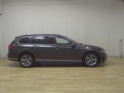 Grau Gebraucht 2023 VW Passat R-line Kombi | 21.980 € (Fairer Preis)