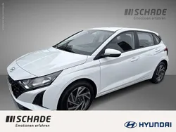 Weiß Gebraucht 2024 Hyundai i20 Trend Limousine | 18.950 € (Etwas zu teuer)