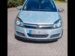Silber Gebraucht 2005 Opel Astra Kombi | 2.100 €