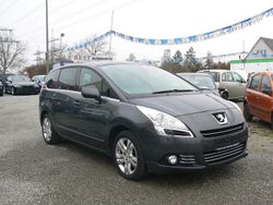 Grau Gebraucht 2010 Peugeot 5008 Platinum Van / Kleinbus | 3.490 € (Fairer Preis)