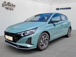 Mangrove green Gebraucht 2024 Hyundai i20 Trend Kleinwagen | 19.990 € (Fairer Preis)