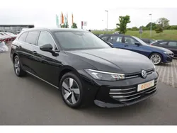 Schwarz Gebraucht 2024 VW Passat Kombi | 31.880 € (Guter Preis)