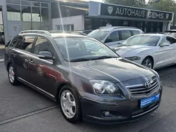 Grau Gebraucht 2007 Toyota Avensis Executive Kombi | 3.990 € (Etwas zu teuer)