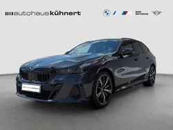 Grau Neu 2025 BMW 540 M Sport Kombi | 97.800 €