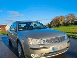 Gold Gebraucht 2003 Ford Mondeo Ghia Limousine | 3.500 € (Teuer)