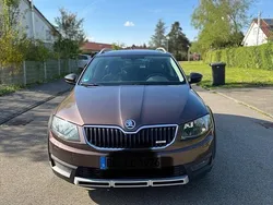 Braun Gebraucht 2015 Skoda Octavia Scout Scout 4x4 Kombi | 9.000 € (Guter Preis)