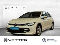 Weiß Gebraucht 2024 VW Golf VIII Life Kleinwagen | 26.450 € (Guter Preis)