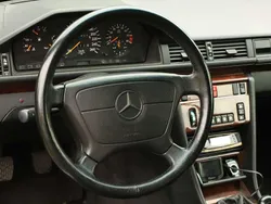 Grau Gebraucht 1993 Mercedes E300 Cabrio | 26.500 €