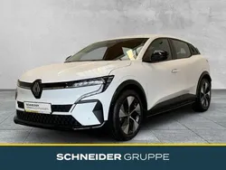 Weiß Gebraucht 2022 Renault Mégane Equilibre Limousine | 26.490 € (Etwas zu teuer)