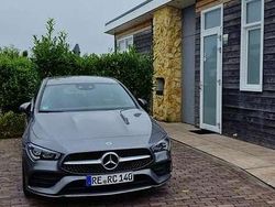 Grau Gebraucht 2021 Mercedes CLA180 Shooting Brake Kombi | 25.000 € (Fairer Preis)