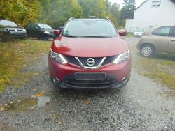 Weinrot Gebraucht 2017 Nissan Qashqai Visia SUV | 8.950 € (Guter Preis)