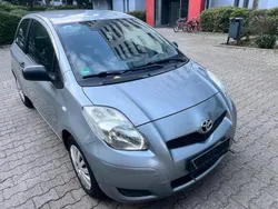 Grau Gebraucht 2010 Toyota Yaris Kleinwagen | 3.499 € (Fairer Preis)
