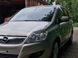 Silber Gebraucht 2010 Opel Zafira Van / Kleinbus | 1.800 € (Fairer Preis)