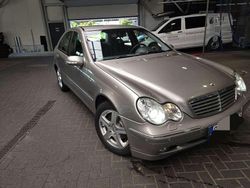 Grau Gebraucht 2003 Mercedes C200 Limousine | 3.699 € (Etwas zu teuer)