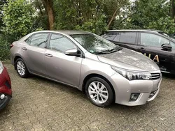Avantgardebronze metallic Gebraucht 2015 Toyota Corolla Edition Limousine | 11.880 € (Etwas zu teuer)