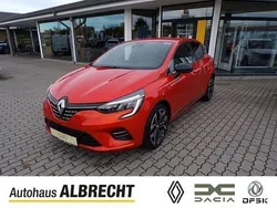 Valenciaorange metallic Gebraucht 2023 Renault Clio V Intens Kleinwagen | 17.889 € (Etwas zu teuer)