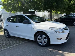 Weiß Gebraucht 2011 Hyundai i30 Edition Limousine | 3.890 € (Fairer Preis)
