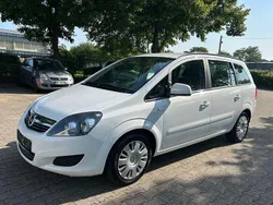 Weiß Gebraucht 2013 Opel Zafira Family Van / Kleinbus | 7.598 € (Fairer Preis)