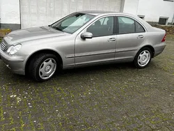 Grau Gebraucht 2004 Mercedes C240 Limousine | 4.900 €