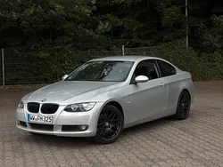 Silber Gebraucht 2006 BMW 325 Coupé | 8.600 €