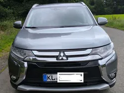 Grau Gebraucht 2016 Mitsubishi Outlander SUV | 12.800 € (Etwas zu teuer)