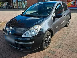 Grau Gebraucht 2006 Renault Clio II Kleinwagen | 1.950 €
