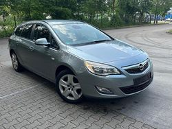 Grau Gebraucht 2011 Opel Astra Kombi | 2.000 € (Fairer Preis)