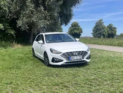 Weiß Gebraucht 2021 Hyundai i30 Trend Limousine | 14.000 € (Guter Preis)