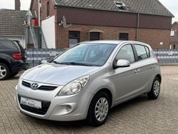 Silber Gebraucht 2012 Hyundai i20 Classic Limousine | 2.799 € (Fairer Preis)