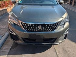 Grün Gebraucht 2020 Peugeot 5008 Allure Van / Kleinbus | 11.999 € (Fairer Preis)