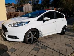 Weiß Gebraucht 2017 Ford Fiesta ST Kleinwagen | 14.800 € (Teuer)