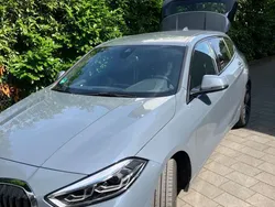 Grau Gebraucht 2022 BMW 118 Sport Line Kleinwagen | 21.990 € (Fairer Preis)