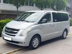 Grau Gebraucht 2009 Hyundai H-1 Van / Kleinbus | 6.500 € (Fairer Preis)