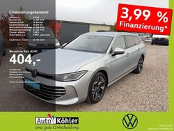 Oyster silver metallic / mistr Gebraucht 2024 VW Passat Elegance Kombi | 42.640 € (Superpreis)