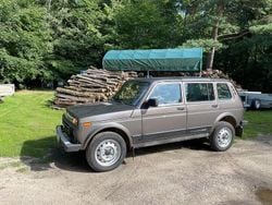 Braun Gebraucht 2018 Lada Urban Limousine | 12.000 € (Fairer Preis)