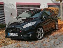 Schwarz Gebraucht 2015 Ford Fiesta ST Kleinwagen | 7.200 € (Fairer Preis)