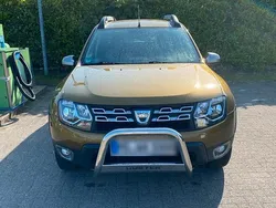 Grün Gebraucht 2016 Dacia Duster SUV | 10.900 € (Etwas zu teuer)