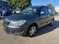 Grau Gebraucht 2014 Skoda Fabia Ambition Limousine | 4.450 € (Fairer Preis)