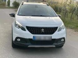 Weiß Gebraucht 2017 Peugeot 2008 GT-line SUV | 8.500 € (Etwas zu teuer)